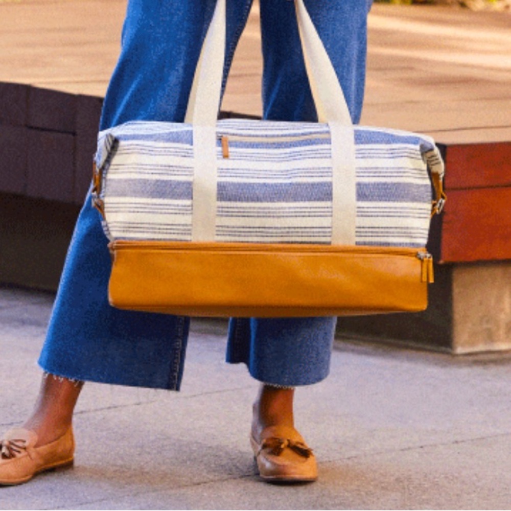 ✨NEW✨striped weekender bag with shoe compartment